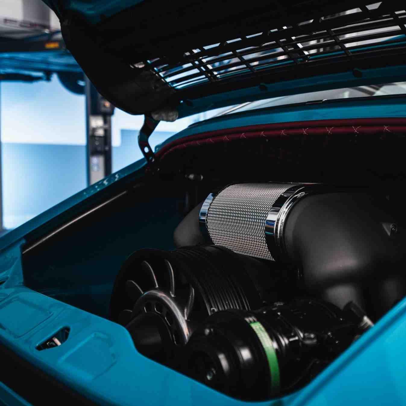 MIK Motorwartung - Vollständige Inspektion des Motors & Fahrzeugs - MIK Motoren GmbH