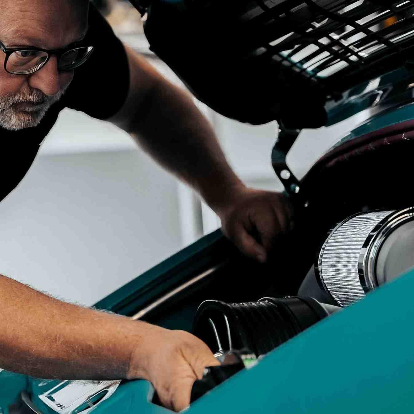 MIK Motorwartung - Vollständige Inspektion des Motors & Fahrzeugs - MIK Motoren GmbH